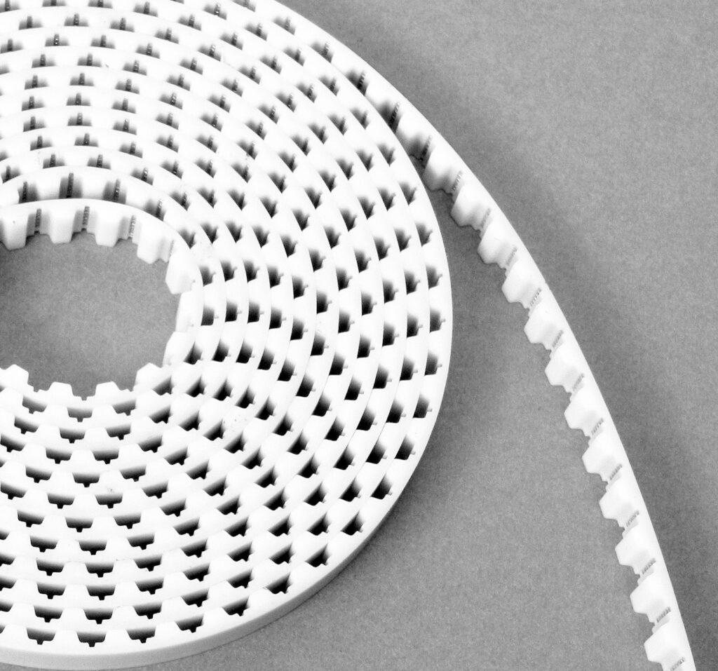 T10 çelik telli zaman kayışı nedir? Pergola sistemlerinde avantajları, teknik özellikleri ve kullanım alanları hakkında detaylı bilgi alın.